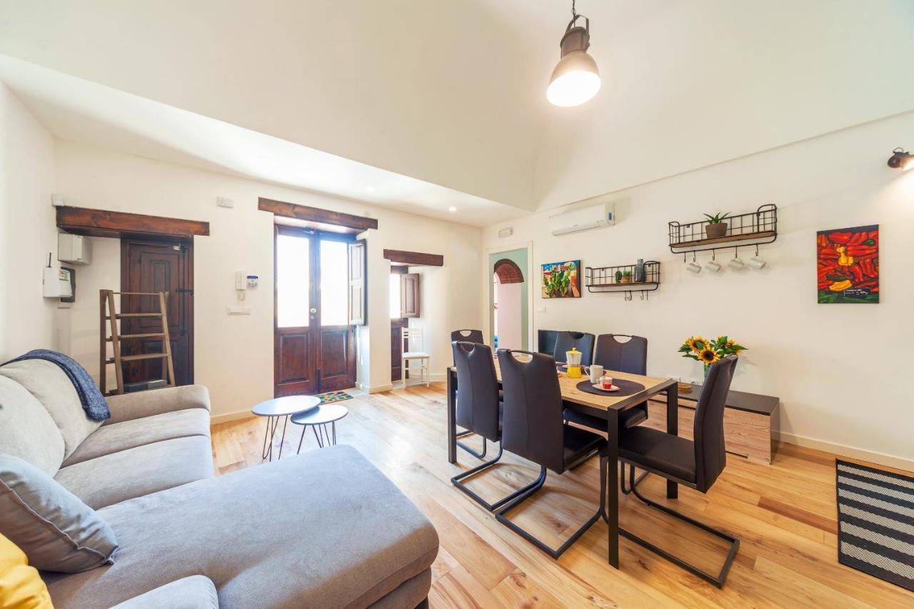 Vakalu-Piazza Duomo Charming Apartment سيراكوزا المظهر الخارجي الصورة